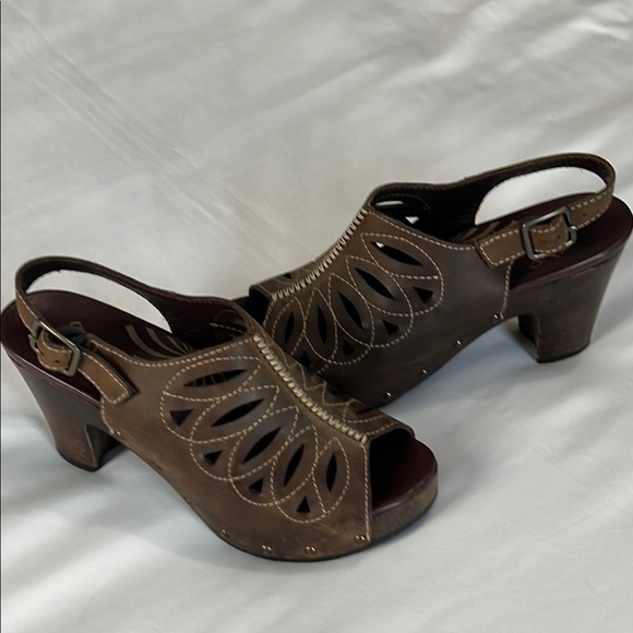 Dansko Rowena Brown Leather Cut-Out Peep Toe Clog Sandals - Picture 1 of 10